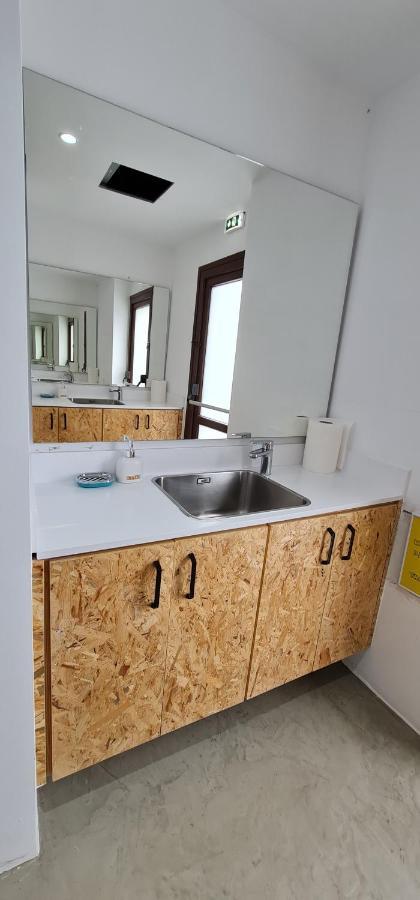 Bee Hostel Paphos מראה חיצוני תמונה