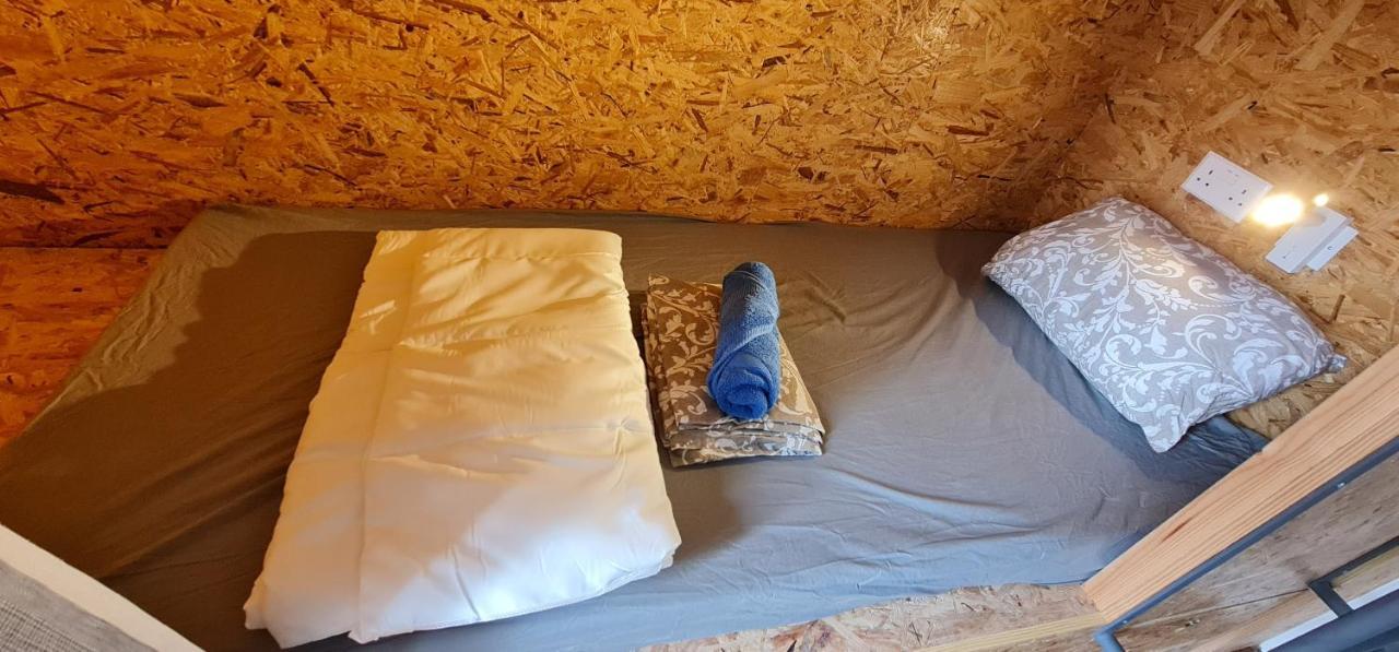 Bee Hostel Paphos מראה חיצוני תמונה