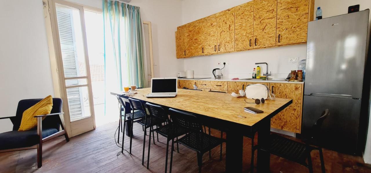 Bee Hostel Paphos מראה חיצוני תמונה
