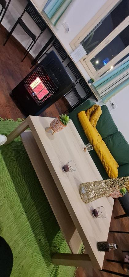 Bee Hostel Paphos מראה חיצוני תמונה