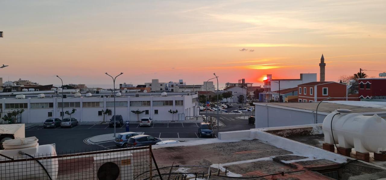 Bee Hostel Paphos מראה חיצוני תמונה